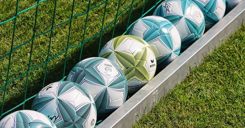 Mode sportswear femme inspirée du football : le style qui marque des points