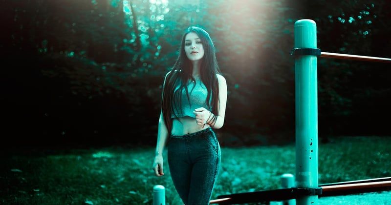 Le retour du pantalon taille haute : pourquoi il s'impose de nouveau dans nos dressings