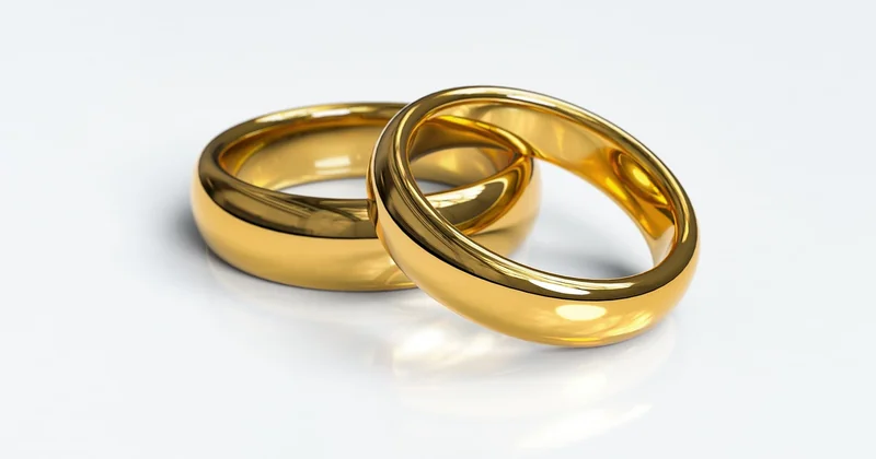 Les bijoux et bijoux de tête : des pièces pensées pour les tribunes